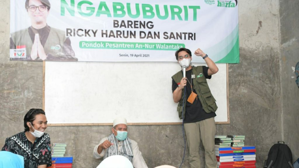 LAZ Harfa Ajak Ricky Harun Ngabuburit, Berbagi Takjil Hingga Bukber di Pesantren