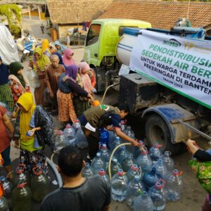 LAZ Harfa Alirkan 40.000 Liter Air Bersih Untuk Masyarakat Terdampak Kekeringan di Banten.